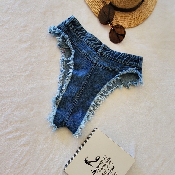 WOMEN SHORT - Picture 15 of 16